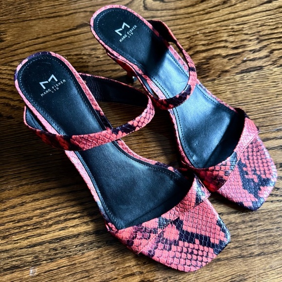 Marc Fisher Red Snake Print Kitten Heel Sandals Strappy Open Toe Shoes Size 9.5M - Picture 3 of 6